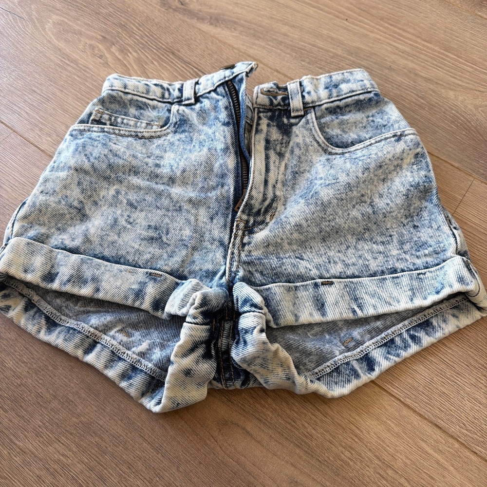 American Apparel short
